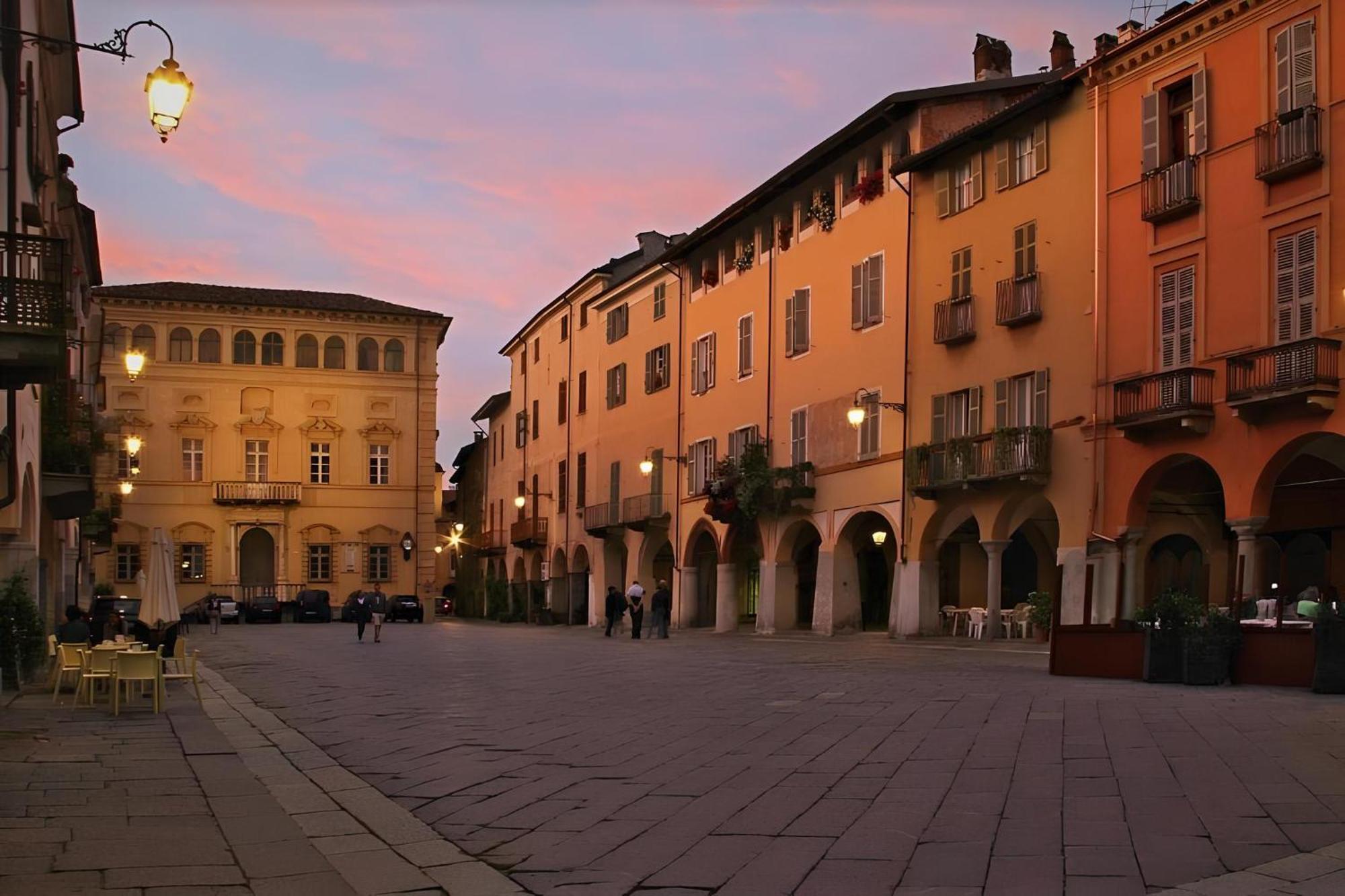 Centro Storico Luminoso Spazio Al Piazzo 비엘라 외부 사진